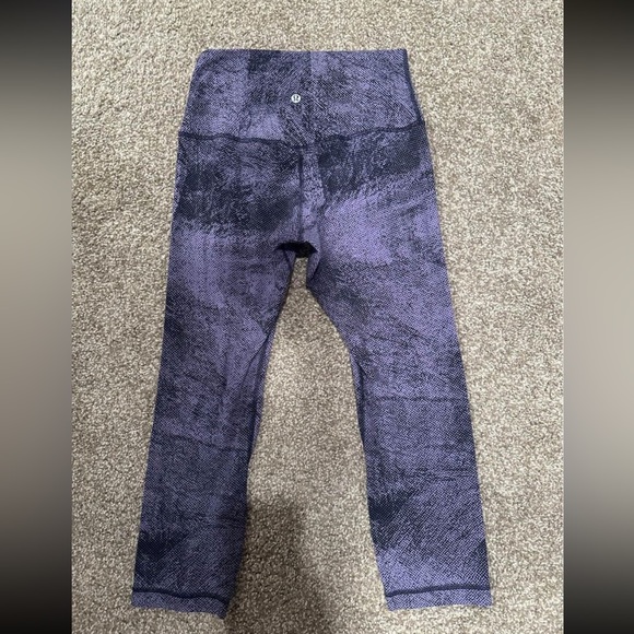 Lululemon Align Crop Leggings - size 6 - Picture 4 of 5